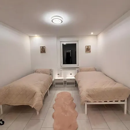 Lopezan House, Living