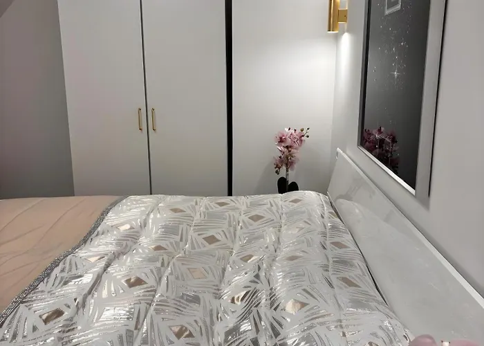 Lopezan House, Living